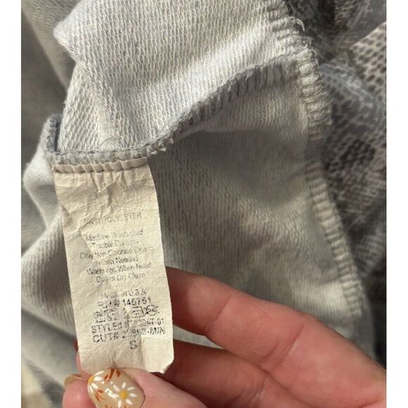 Peach Love Long Sleeve Shirt Womens Sz S Gray Snake Print - Picture 5 of 7